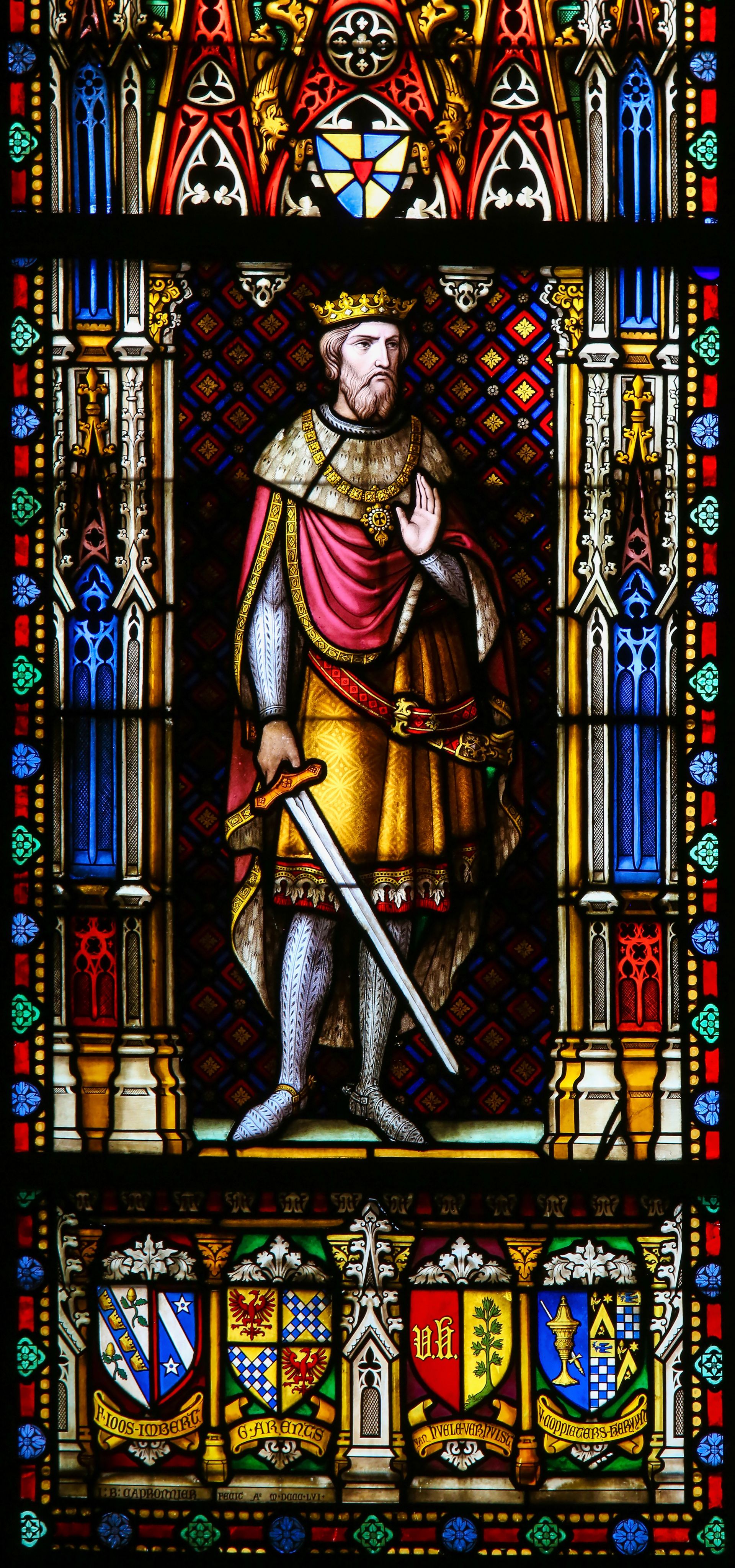König Balduin III. von Jerusalem Glasmalerei von Balduin III., der während des Zweiten Kreuzzugs König von Jerusalem war und zusammen mit Konrad III. und Ludwig VII. Damaskus belagerte. Das rekonstruierte Buntglasfenster befindet sich in der Heilig-Blut-Basilika in Brügge, die der Kreuzfahrer Dietrich von Elsass im 12. Jahrhundert errichten ließ. In Jerusalem erhielt er von Balduin III. eine Heiligblut-Reliquie, die er nach Brügge transferierte und die seit jeher in der Basilika aufbewahrt wird. (Quelle: iStock/Jorisvo)