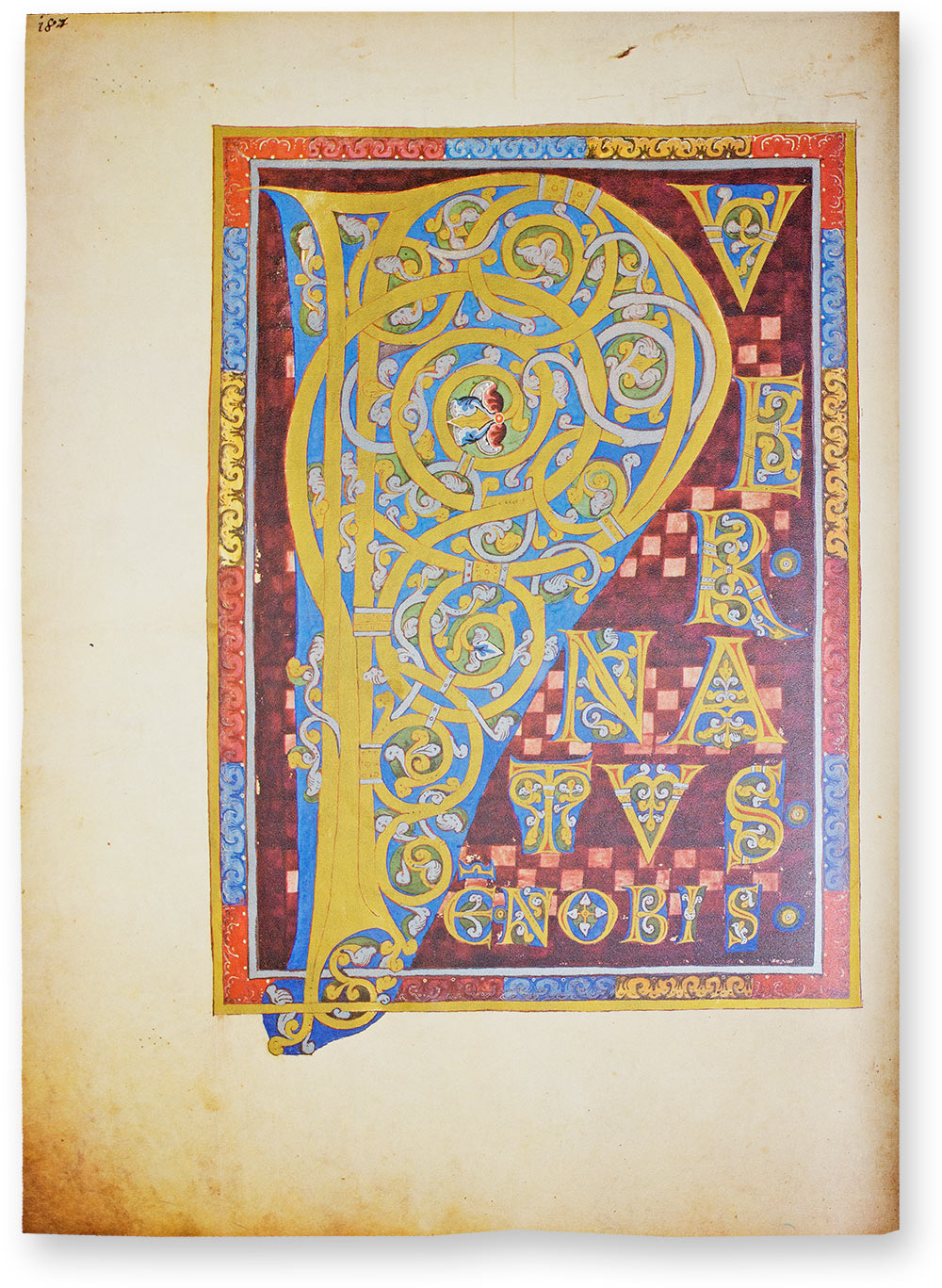 Antiphonar von St. Peter Puer natur est nobis - Ein Kind ist uns geboren. Diesen Gesang leitet die große, über den Zierrahmen hinausragende P-Initiale aus goldenen und weißen Ranken ein, die zugleich auch dem Typus der Spaltleisteninitialen angehört. Ihre verschlungenen Rankenvoluten werden malerisch mittels metallisch wirkenden Spangen kunstvoll miteinander vebunden. (Antiphonar von St. Peter, Kloster von St. Peter, Salzburg (Österreich) — Um 1150)