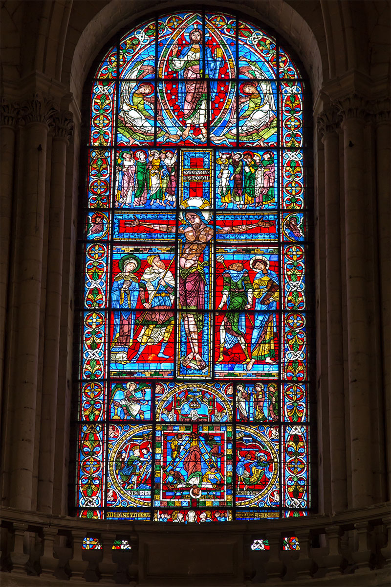 Buntglasfenster in der Kathedrale von Poitiers